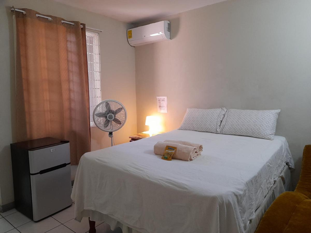 Camelia Rooms Kingston Bagian luar foto