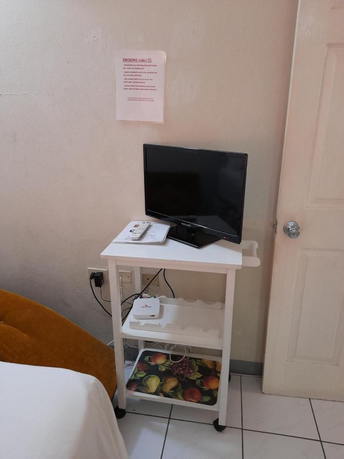 Camelia Rooms Kingston Bagian luar foto