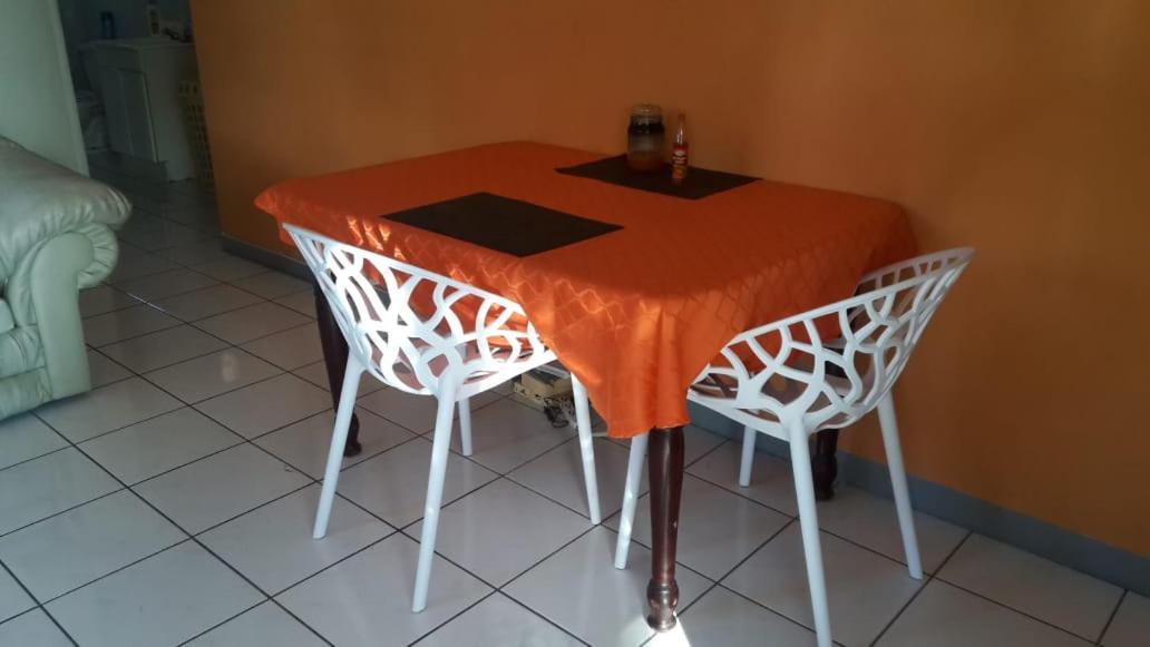 Camelia Rooms Kingston Bagian luar foto