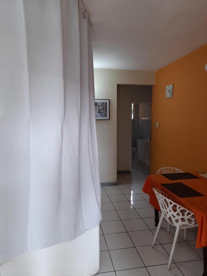 Camelia Rooms Kingston Bagian luar foto
