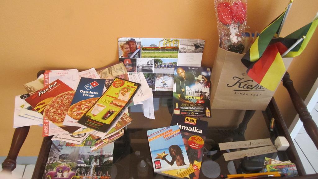 Camelia Rooms Kingston Bagian luar foto